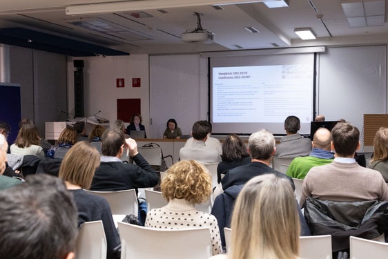 Verwaltung prüft nach Bereichen, ob Umstellung von EEVE auf ISEE sinnvoll ist – Weiterentwicklung der EEVE soll vorangetrieben werden, Umstellung auf ISEE im Ermessen der zuständigen Ämter/Bereiche